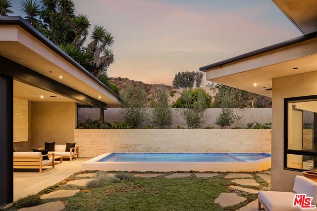 1205 Las Lomas Place, Pacific Palisades (los Angeles), CA 90272