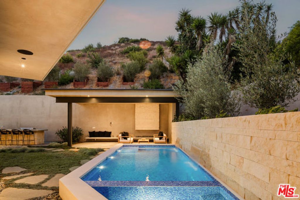 1205 Las Lomas Place, Pacific Palisades (los Angeles), CA 90272