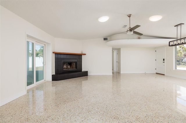 2107 DOLPHIN BOULEVARD S, St Petersburg, FL 33707