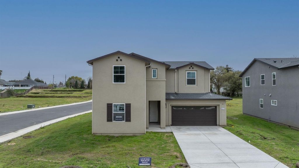 817 Tiffani Way, Oakdale, CA 95361