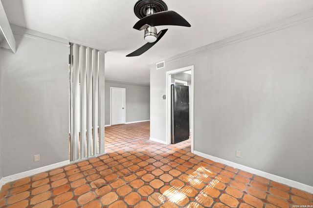 1157 Garraty Rd Apt B, Terrell Hills, TX 78209