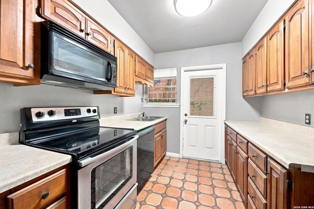 1157 Garraty Rd Apt B, Terrell Hills, TX 78209
