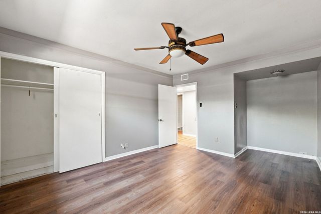 1157 Garraty Rd Apt B, Terrell Hills, TX 78209