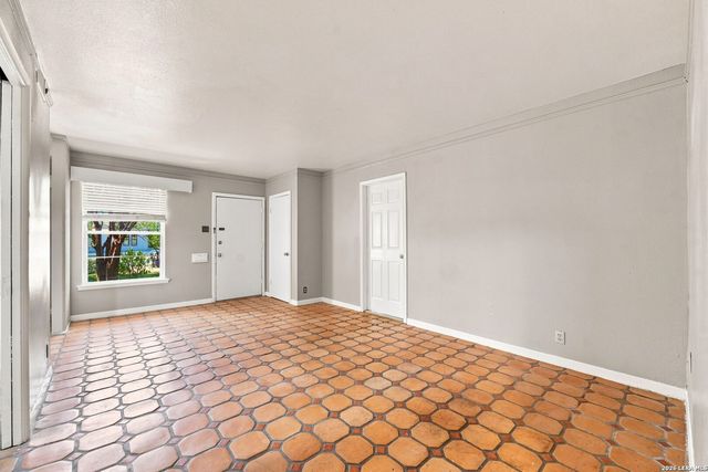 1157 Garraty Rd Apt B, Terrell Hills, TX 78209