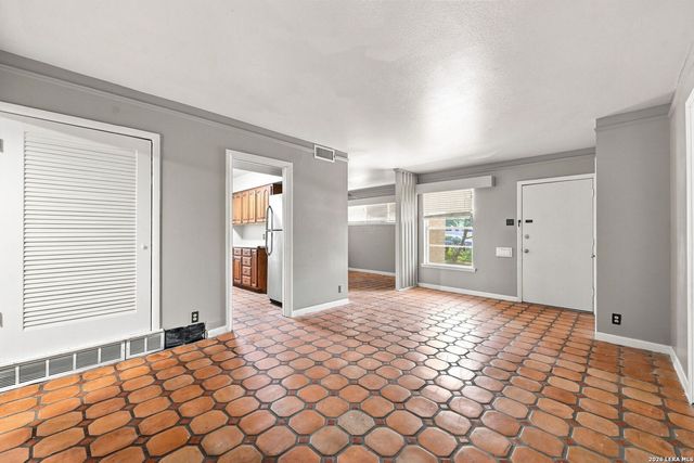 1157 Garraty Rd Apt B, Terrell Hills, TX 78209
