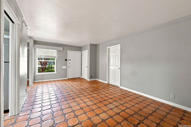 1157 Garraty Rd Apt B, Terrell Hills, TX 78209