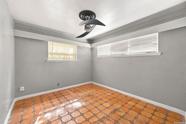 1157 Garraty Rd Apt B, Terrell Hills, TX 78209