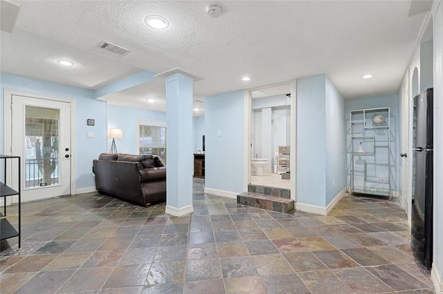 146 Tamana Drive, Galveston, TX 77554