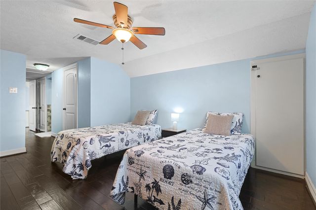 146 Tamana Drive, Galveston, TX 77554