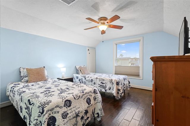 146 Tamana Drive, Galveston, TX 77554