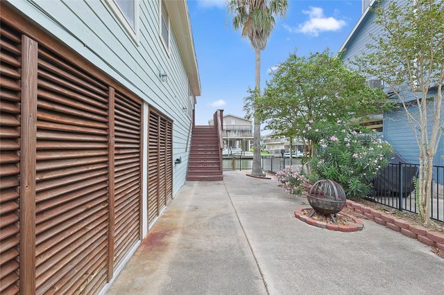 146 Tamana Drive, Galveston, TX 77554
