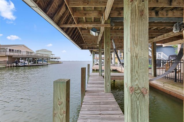 146 Tamana Drive, Galveston, TX 77554