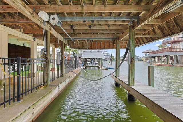 146 Tamana Drive, Galveston, TX 77554