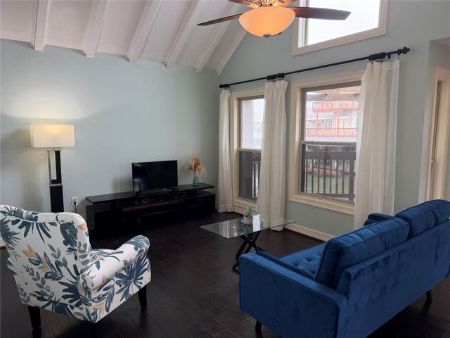 146 Tamana Drive, Galveston, TX 77554