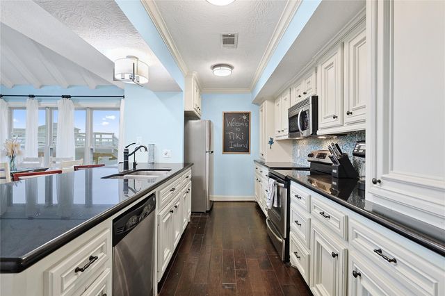 146 Tamana Drive, Galveston, TX 77554