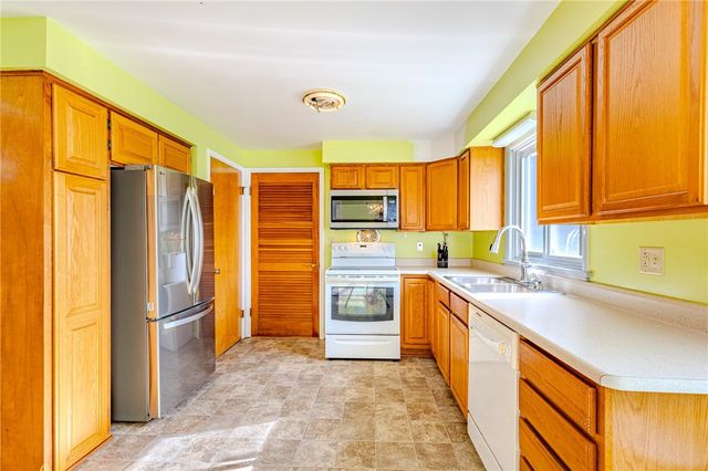 79 Crestview Drive, Sweden, NY 14420