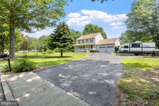 8 FIELD CT, Wrightstown, NJ 08562
