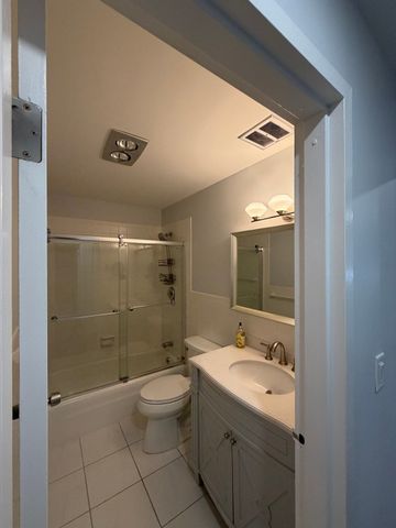 2 Summit Dr 46, Reading, MA 01867