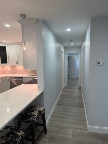 2 Summit Dr 46, Reading, MA 01867