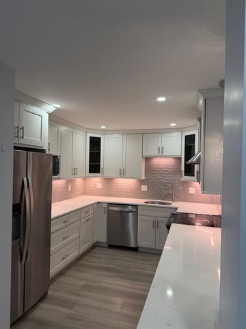 2 Summit Dr 46, Reading, MA 01867