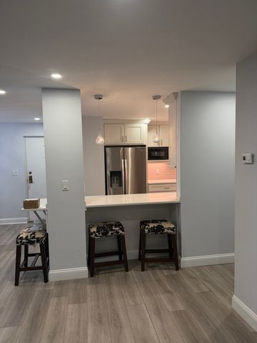 2 Summit Dr 46, Reading, MA 01867