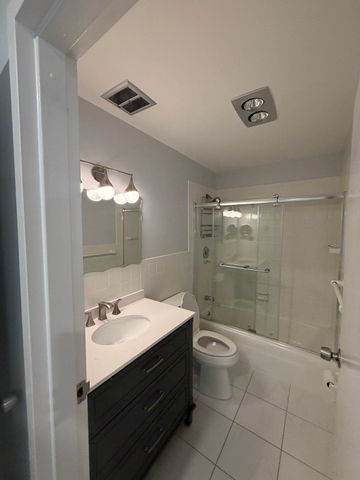 2 Summit Dr 46, Reading, MA 01867