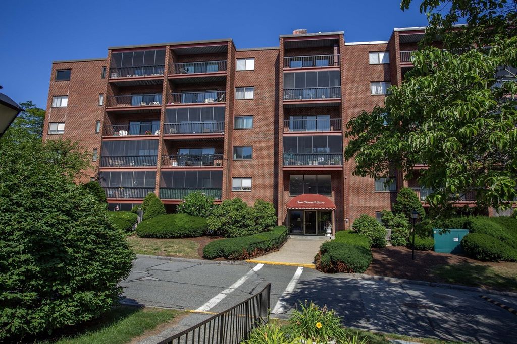 2 Summit Dr 46, Reading, MA 01867