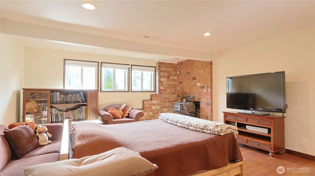 1136 7th Avenue S, Edmonds, WA 98020