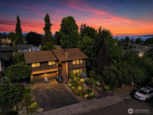 1136 7th Avenue S, Edmonds, WA 98020