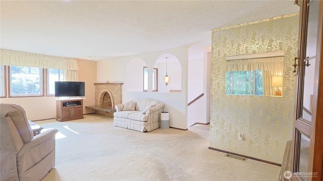 1136 7th Avenue S, Edmonds, WA 98020