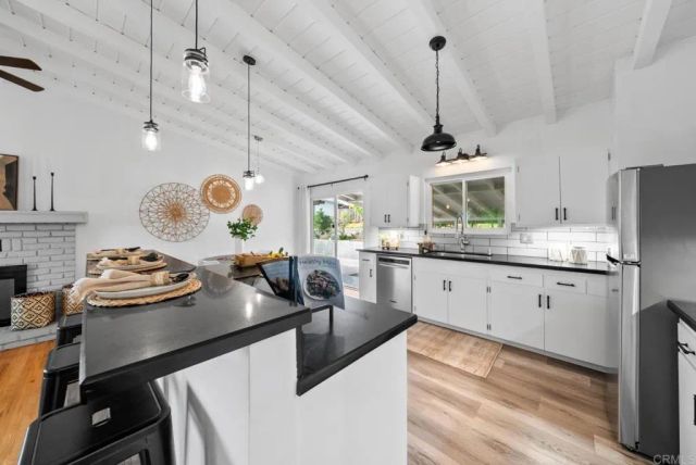 2091 Warmlands Ave, Vista, CA 92084