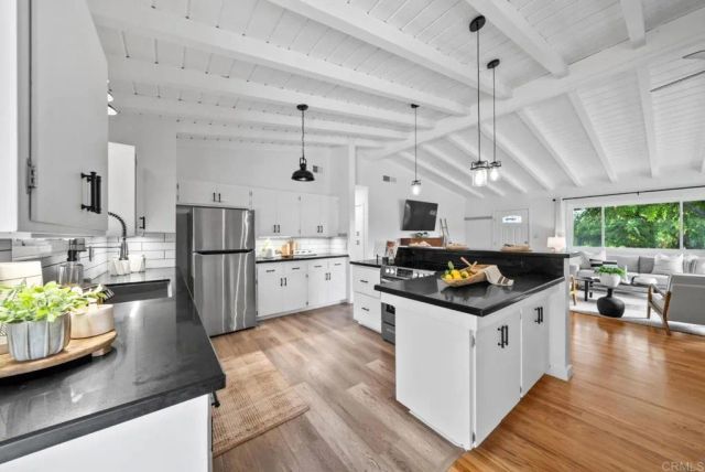2091 Warmlands Ave, Vista, CA 92084