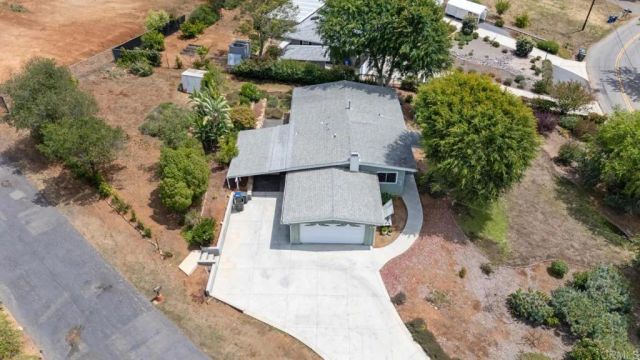 2091 Warmlands Ave, Vista, CA 92084