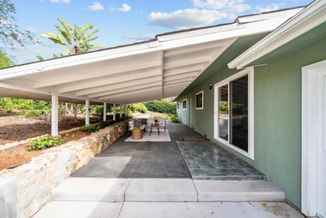 2091 Warmlands Ave, Vista, CA 92084
