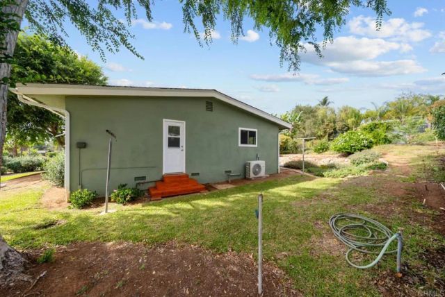 2091 Warmlands Ave, Vista, CA 92084