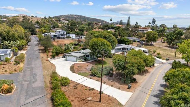 2091 Warmlands Ave, Vista, CA 92084