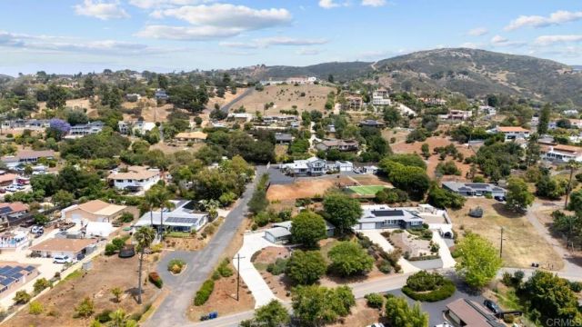 2091 Warmlands Ave, Vista, CA 92084