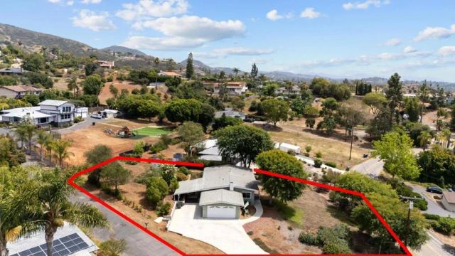2091 Warmlands Ave, Vista, CA 92084