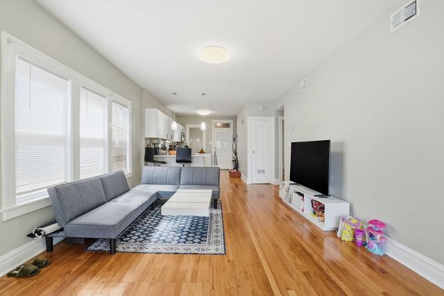 4512 N Kasson Avenue, Chicago, IL 60630