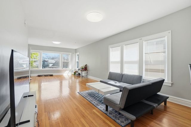 4512 N Kasson Avenue, Chicago, IL 60630