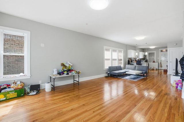 4512 N Kasson Avenue, Chicago, IL 60630