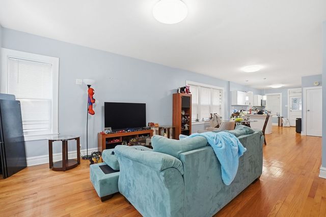 4512 N Kasson Avenue, Chicago, IL 60630
