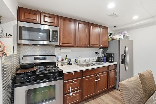 4512 N Kasson Avenue, Chicago, IL 60630