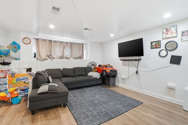 4512 N Kasson Avenue, Chicago, IL 60630