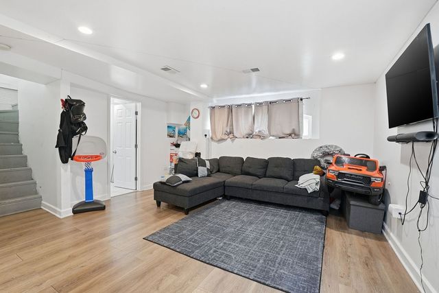 4512 N Kasson Avenue, Chicago, IL 60630