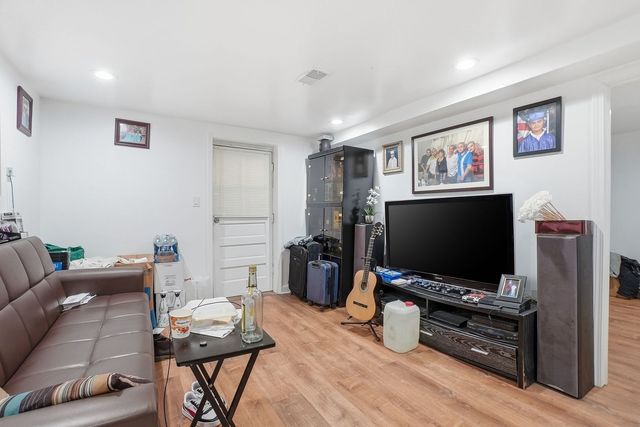 4512 N Kasson Avenue, Chicago, IL 60630