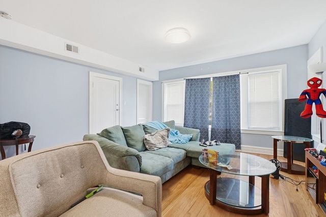 4512 N Kasson Avenue, Chicago, IL 60630