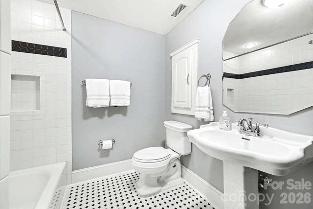 2215 Hassell Place, Charlotte, NC 28209