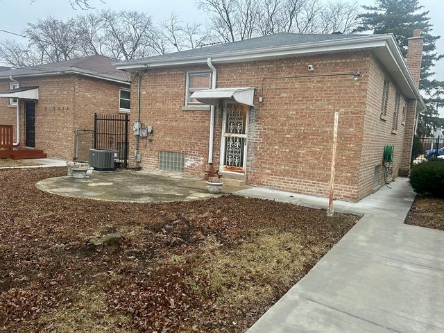 12334 S Loomis Street, Calumet Park, IL 60827