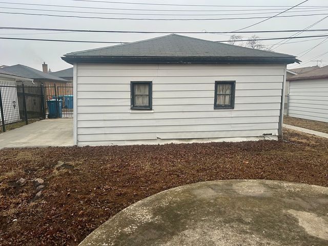 12334 S Loomis Street, Calumet Park, IL 60827